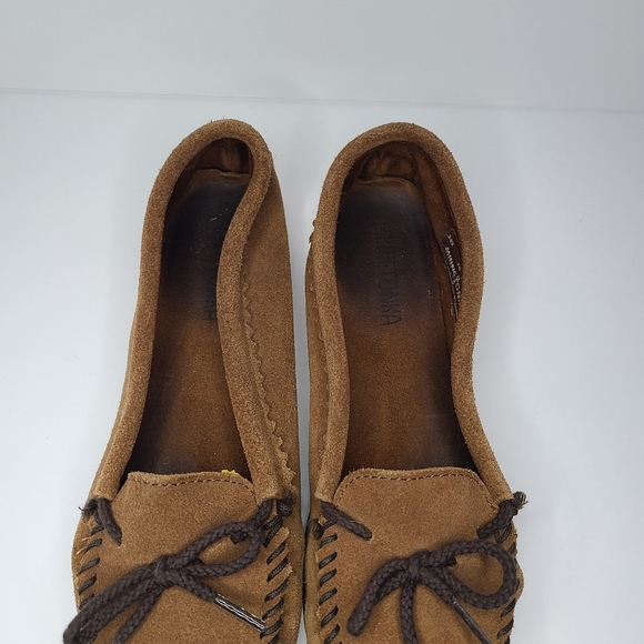 Minnetonka top tied suede moccasins - Picture 3 of 7